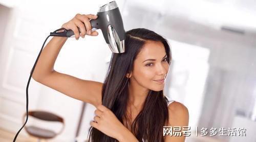 俗话说“早洗灭LD乐动 乐动体育阳气晚洗生湿气”如何正确洗头护发？有窍门(图4)