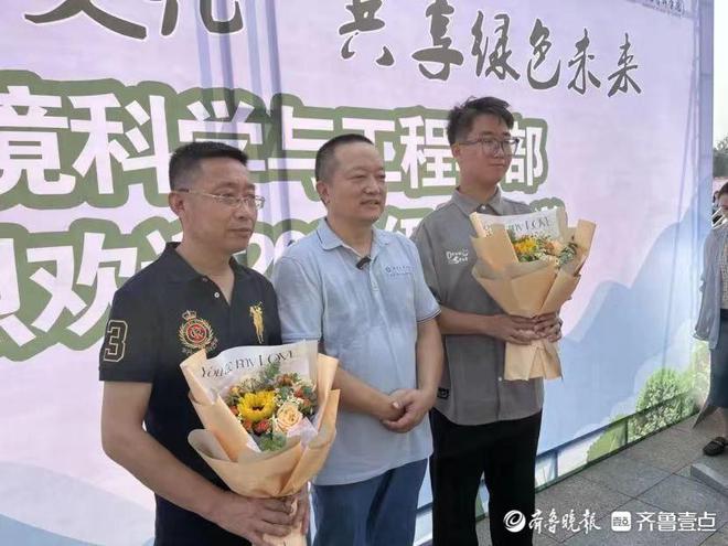 LD乐动体育时隔28年他与父亲成了齐鲁工大校友还是同专业同班主任(图1)
