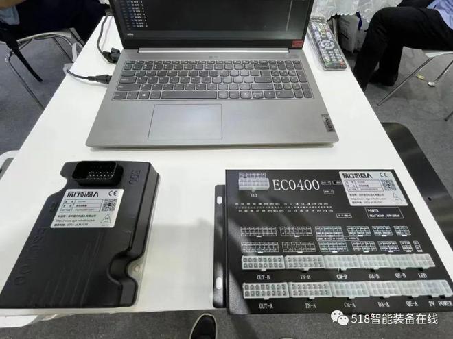乐动体育 LD体育LET 易行机器人以创新之姿携AMR及精简款ECS100控制器亮相展会(图4)